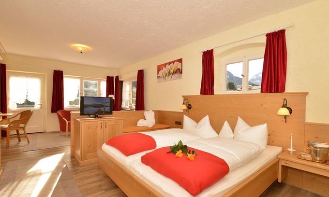 Hirschegg House | Double room with shower, WC "41" - Herzen`s Landhaus