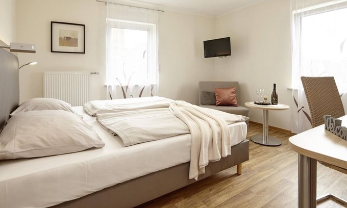 Schweich House | Double room with shower and WC - Hotel "Zum Stern"