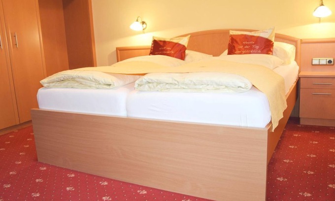 Abtenau House | Double room with shower, WC (handicapped accessible) - Traunstein, Gasthaus Landhotel