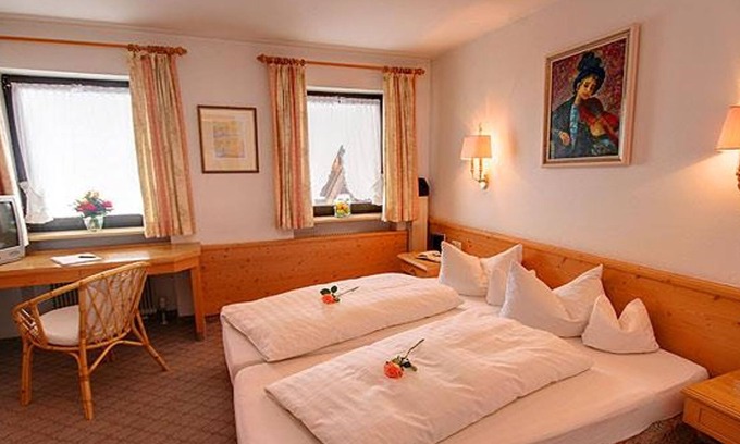 Hirschegg House | Double room without balcony DZ oB HH "18" - Hotel Garni Adler