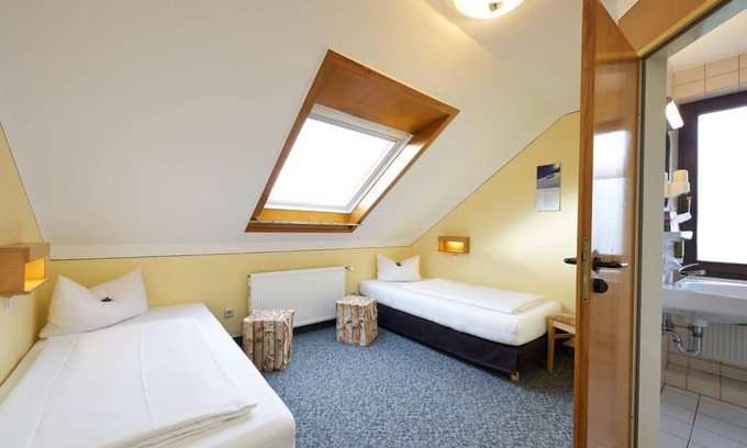 Dillendorf House | Double room without breakfast - Landhotel Karrenberg