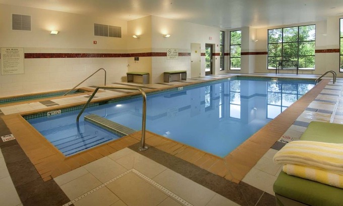 Dulles Town Center Hotel | DoubleTree by Hilton Sterling - Dulles Airport