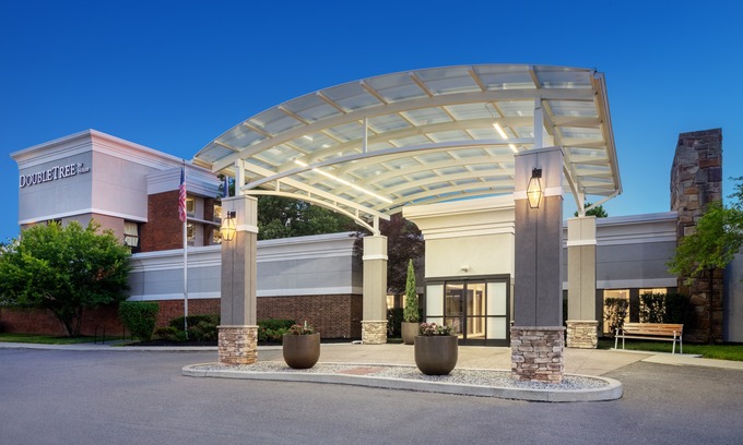 Thurston Hotel | DoubleTree by Hilton Ann Arbor North