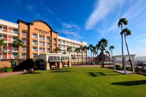 San Jacinto Hotel | DoubleTree by Hilton Galveston Beach