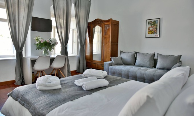 Hydra Hotel | Douskos Port House