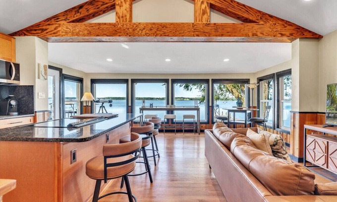 Barstow Apartment | Downs By The River W/beautiful views of Sunset!
