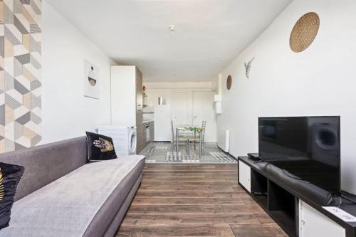Charleville-Mezieres Apartment | Downtown Apartment with Garage Parking