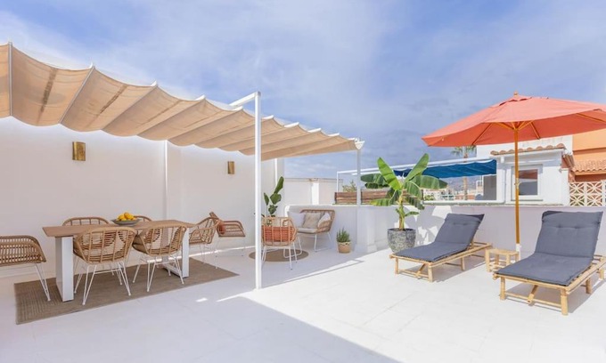 La Goleta Apartment | Downtown flat with 46 sqm private rooftop terrace