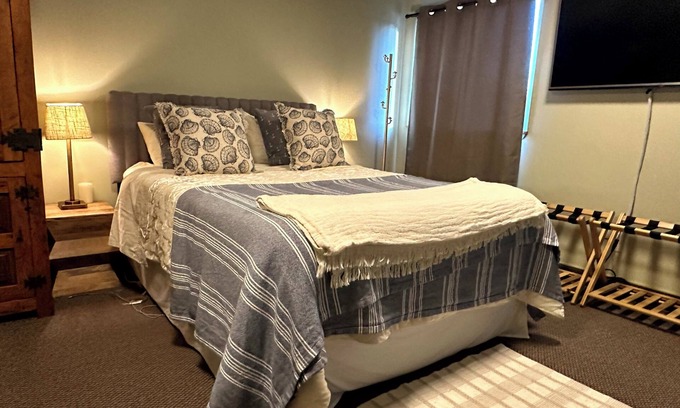 Gig Harbor House | Downtown Gig Harbor -quaint- walking distance to the pier and waterfront