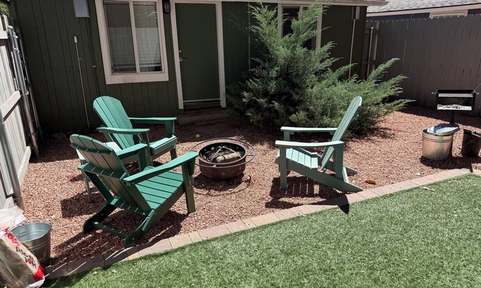Downtown Flagstaff House | Downtown Green Gable Bungalow with AC, Fully Fenced Yard, W/D, 2 Smart TVs, WiFi