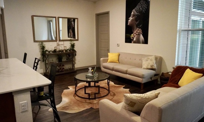 Central Business District Apartment | Downtown honeycomb Hideout