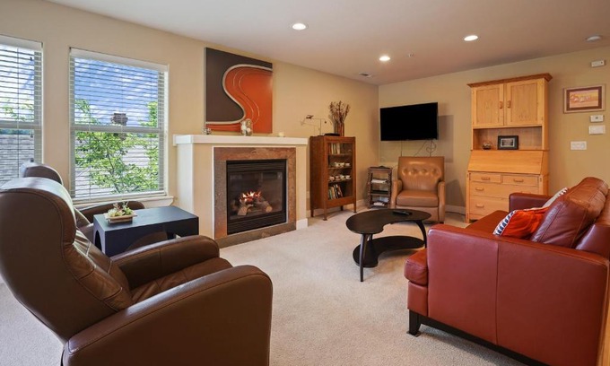 Old Bend House | Downtowner Apartment home