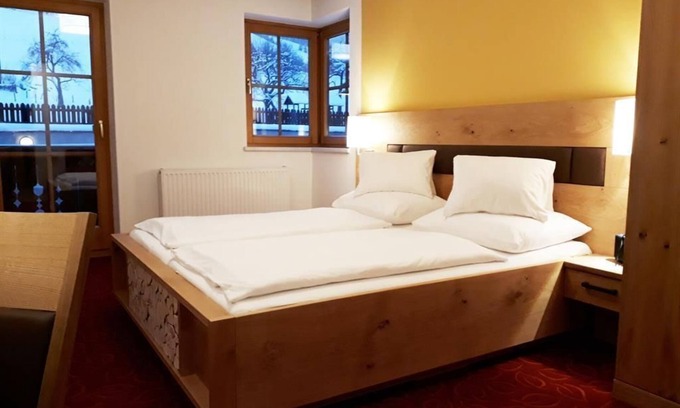 Fusch an der Grossglocknerstrasse Apartment | DR main building/2 extra beds/HB - Ponyhof, Feriendorf-Hotel-Pension