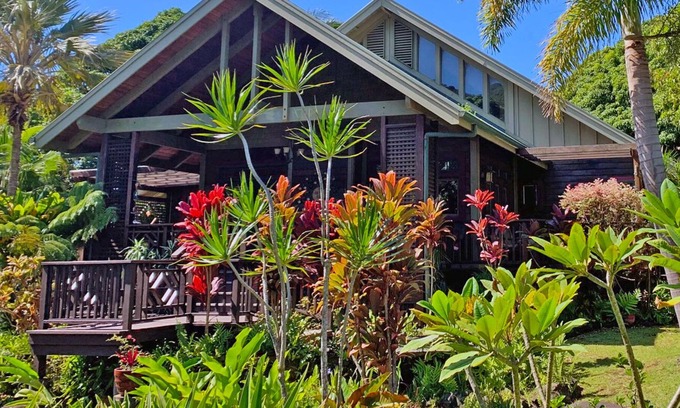 Waiohinu House | Dragonfly Lodge, a Tropical Retreat House