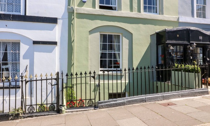Plymouth Cottage | DRAKE'S RETREAT, romantic, with a garden in Plymouth