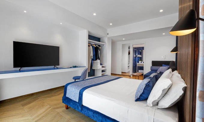 Sorrento City Centre House | Dreamers' Rooms Sorrento