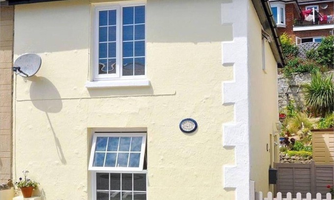 Ventnor Cottage | Driftwood Cottage. A traditional Isle of Wight Cottage with 15% Ferry Discount.