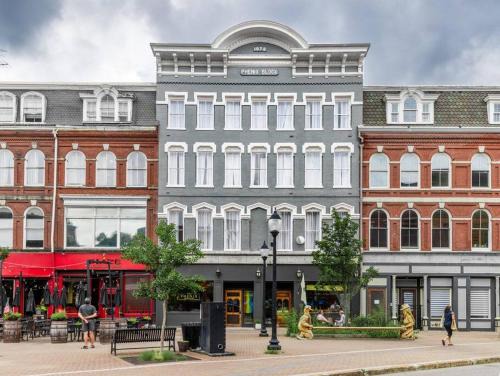 Bangor Apartment | DTWN Bangor, Historic Bldg, Fast Wi-Fi, 50 in TV, Room # 204