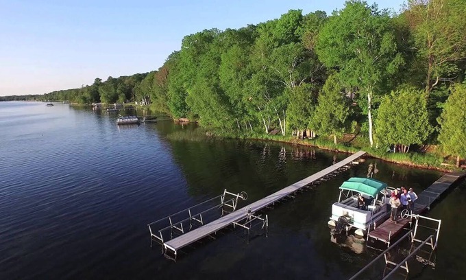 Grawn House | Duck Lake Escapeš Lake Access, Minutes to Traverse City, Kayaks