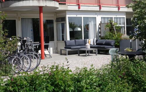 Municipality of Ameland Apartment | Duinzicht, Amelander Paradijs, zonnig 6 persoons Appartement met groot terras op de begane grond, vrij uitzicht, upgrade 2024