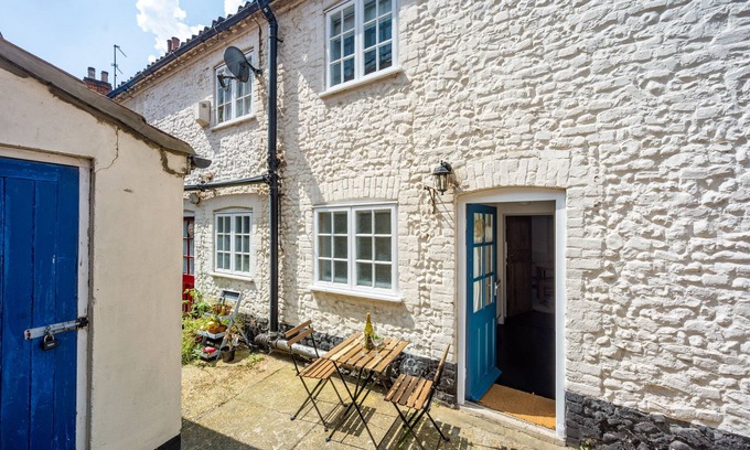 Norwich Cottage | Duke St Cottage - sleeps 2 guests in 1 bedroom