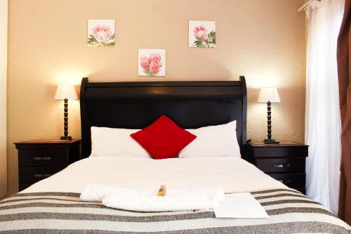 Greater Johannesburg Metropolitan Area House | Dumelang Executive Lodge- OFF-GRID Solar powered Midrand
