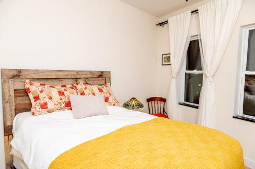 Brockton Village Hotel | Dundas and Brock Suitel