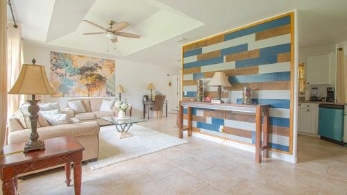 North Port House | Dunsmuir House - Close to Warm Mineral Springs, Beaches & Cool Today Park