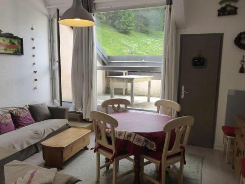 Beaufort Apartment | Duplex lumineux 4-6 pers avec balcon sud, bien équipé, proche pistes et commerces, refait à neuf, calme - FR-1-342-216
