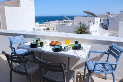 Monastir Apartment | Duplex terrasse vue mer et ville, Pieds dans l'eau