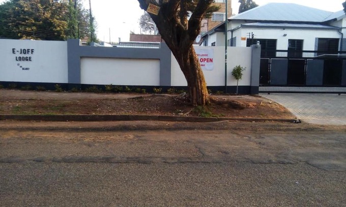 Greater Johannesburg Metropolitan Area Hotel | E-JOFF Lodge