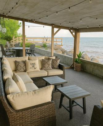 Amherstburg House | E&S Lake House Retreate & S Lake House Retreat