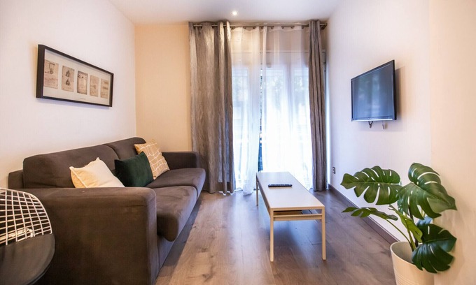 El Camp de l'Arpa del Clot Apartment | E2IND1118 - Apartment near Sagrada Familia