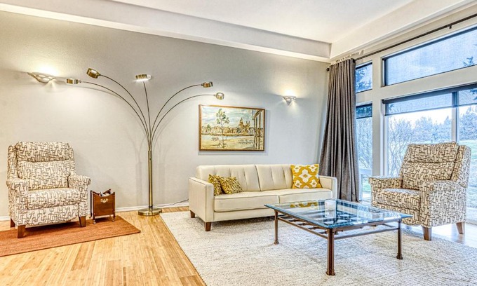 Redmond House | Eagle Crest Stunner
