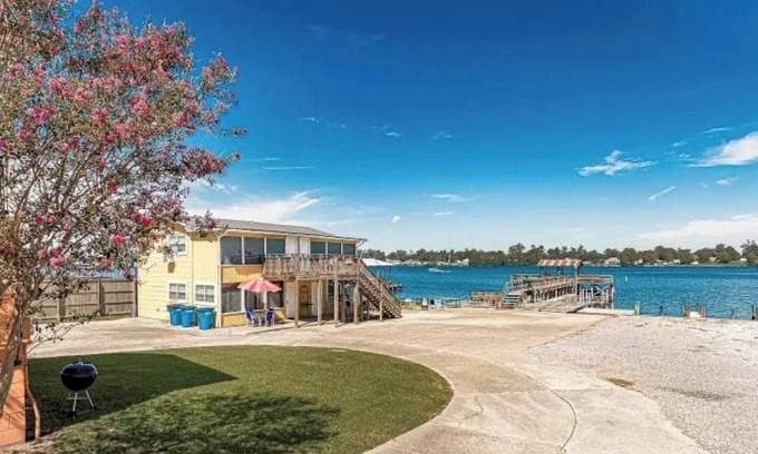 Ventress Apartment | EAGLES NEST #4 AT THE VILLAS, A COZY EFFICIENCY. BEAUTIFUL VIEWS OF FALSE RIVER.