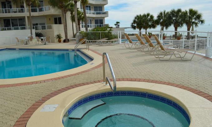 Holiday Isle House | East Pass Towers