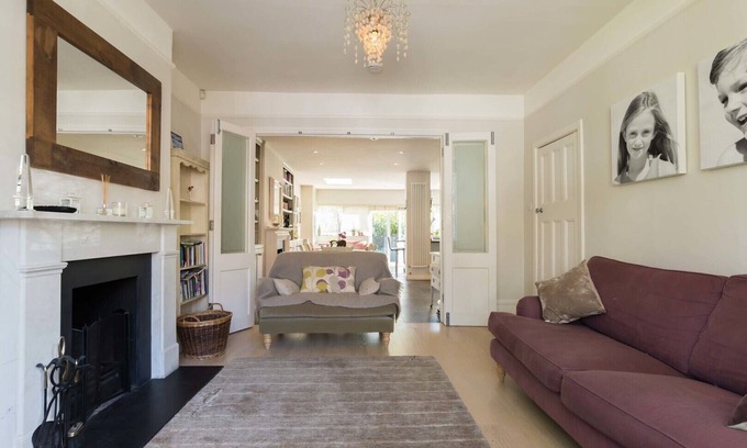 Mortlake House | East Sheen, by Veeve