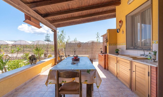 Pachino Villa | 'Eco Del Mare' with veranda just steps from the sea