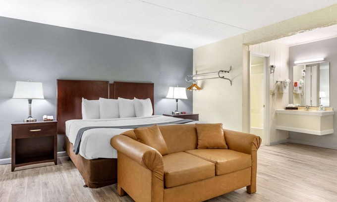 Conway Hotel | Econo Lodge Conway