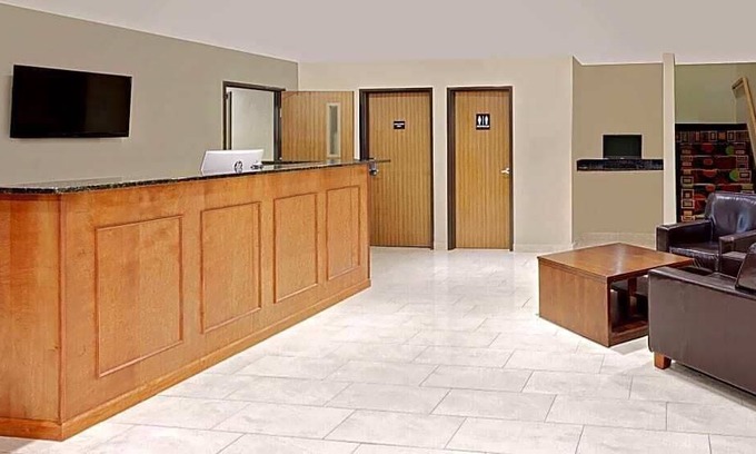Canton Hotel | Econo Lodge