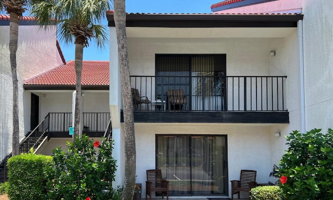 Panama City Beach Apartment | Edgewater Villa 1910