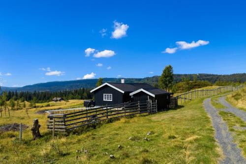 Svingvoll House | Einkjerrbu cabin by Norgesbooking -