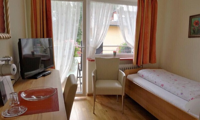 Bad Krozingen Apartment | Einzelzimmer Nr. 7 mit Balkon