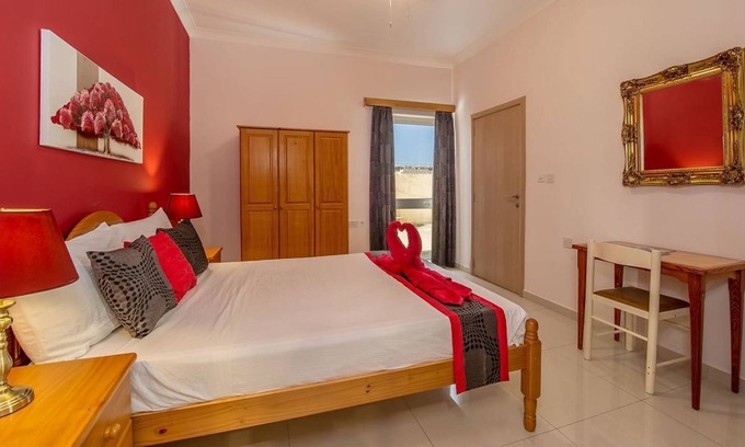 Marsalforn House | Electra Guesthouse