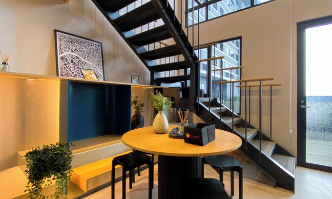 Pinang Apartment | Elegant 2BR Loft Garden Villa at Collins Boulevard Apartment