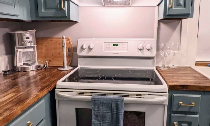 Allentown Apartment | Elegant apartment with free onsite parking