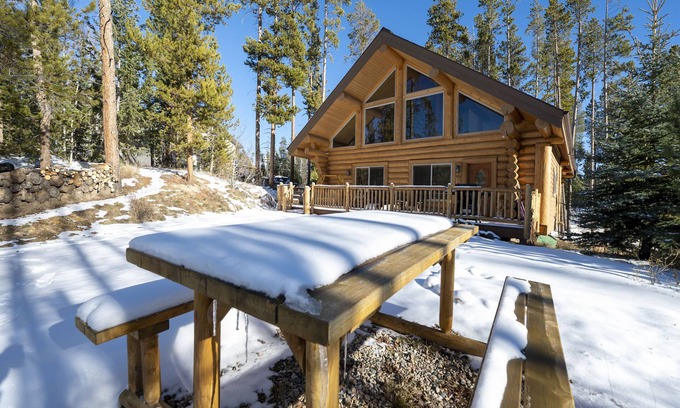 Grand Lake Cabin | Elegant cabin near Rocky Mtn NP w/deck & BBQ
