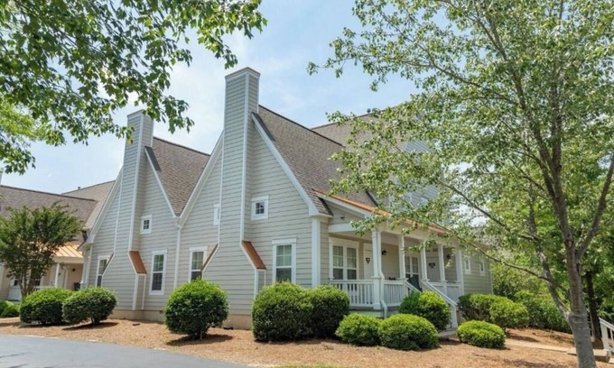 Lackey Resort | Elegant Family Cottage in Gated Area – Close to Busch Gardens & More