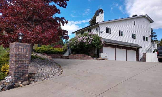 Hayden View Estates House | Elegant Hayden Lake view home with a pool