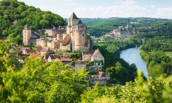 Vezac House | Elegant house with enclosed garden and private pool in the heart of Périgord Noir.